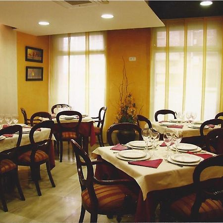 Hostal Torres San Leonardo de Yagüe Exterior foto