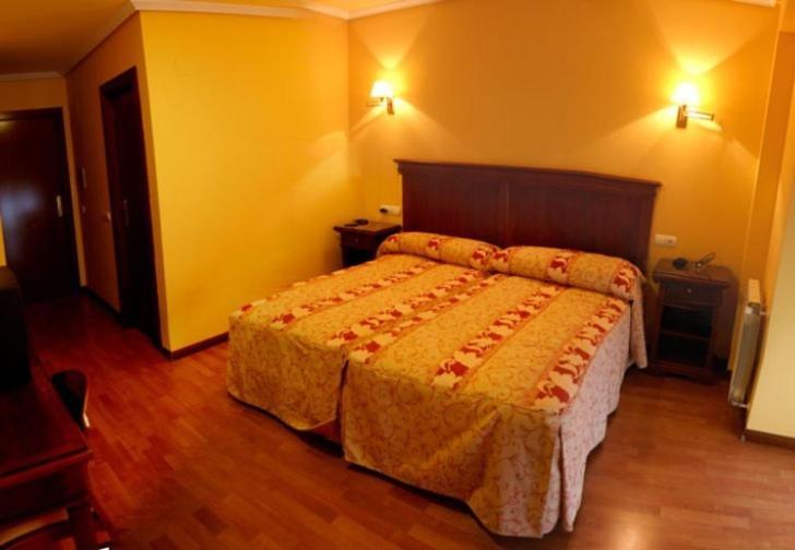 Hostal Torres San Leonardo de Yagüe Quarto foto