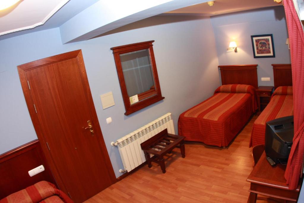 Hostal Torres San Leonardo de Yagüe Quarto foto