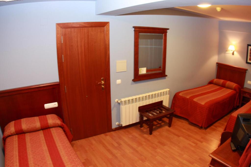 Hostal Torres San Leonardo de Yagüe Quarto foto